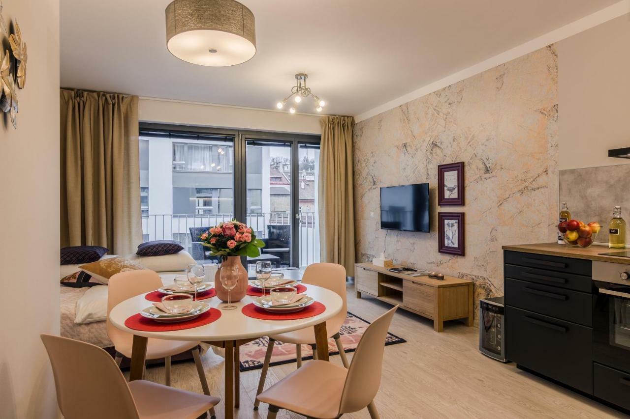 Luxury Parking By Michal&friends Apartamento Praga