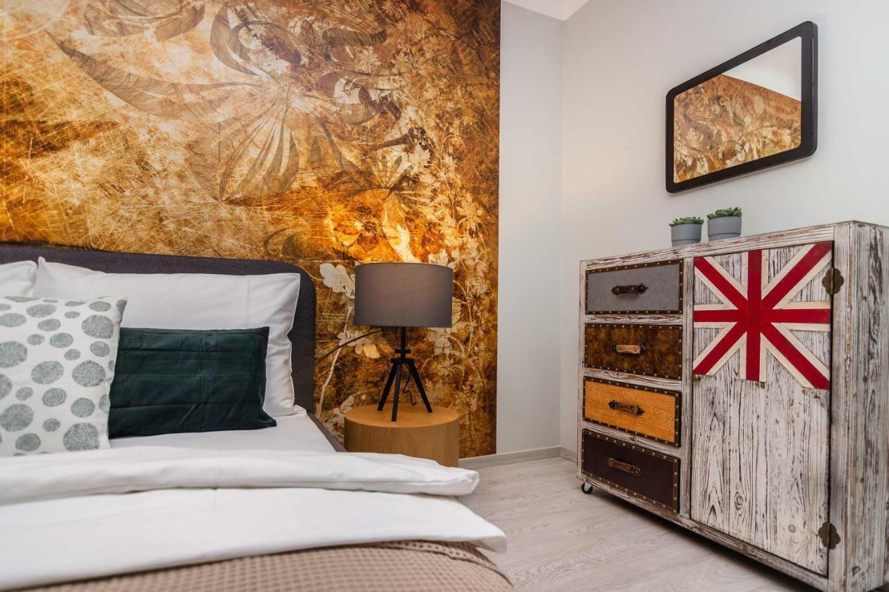 Luxury Parking By Michal&friends Apartamento Praga